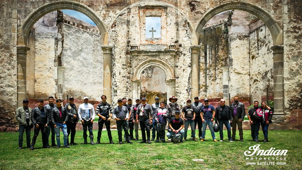 Grupo Indian reunido durante la rodada a Zempoala, Hidalgo